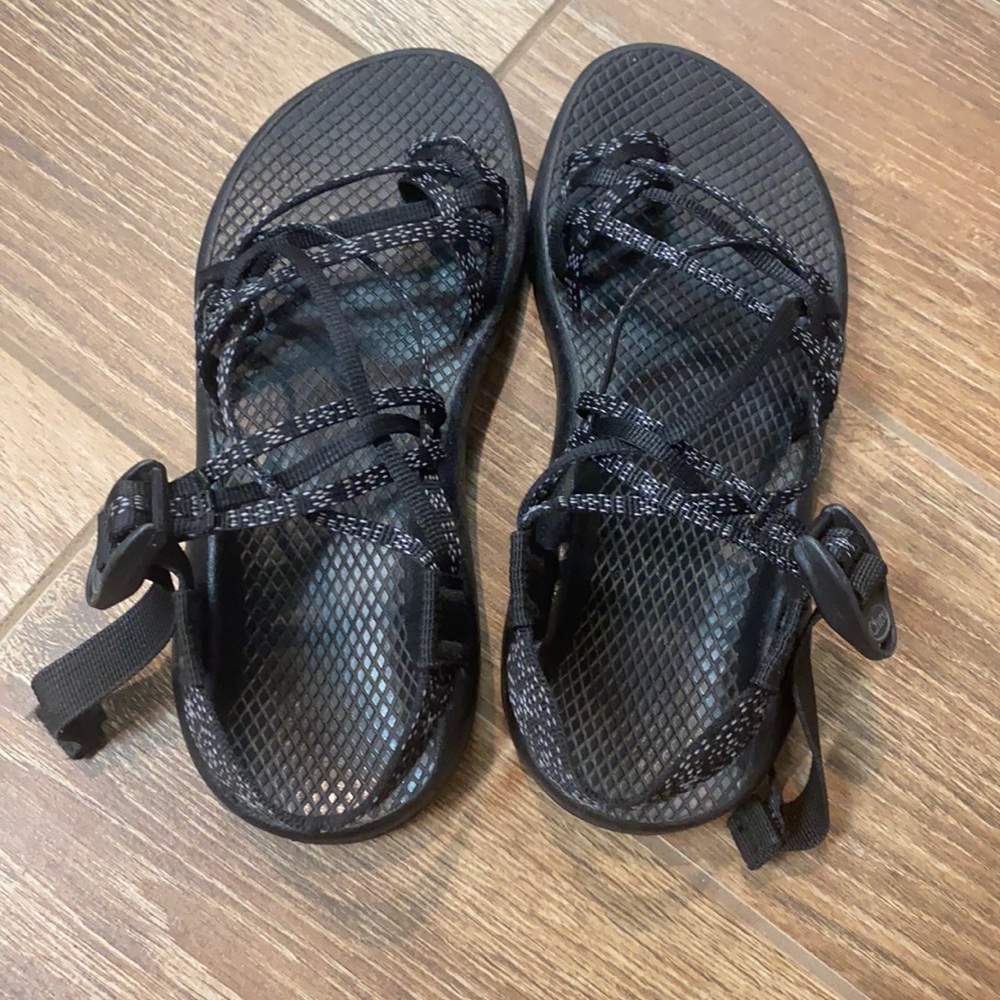Women’s black and white patterned chacos